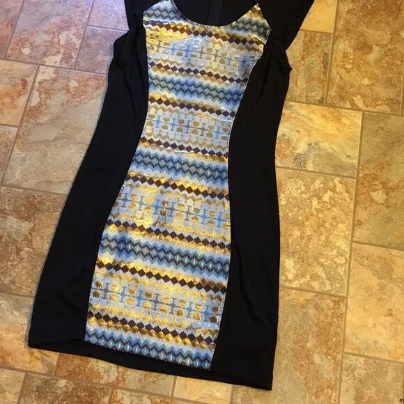 Ladies Ambar Metallic Dress - Picture 2 of 9